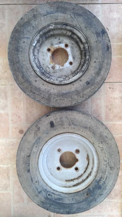 Conjunto de Pneus DeliTire 4.80/4 - 8 com jante incluída para atrelado
