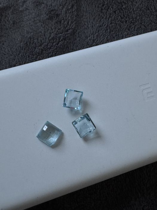 Продам топази камні натуральні