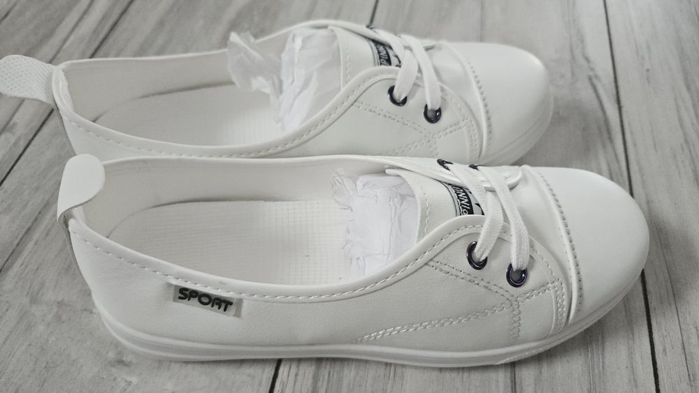 Nowe trampki buty rozmiar 35, długość wkładki 22,5cm.