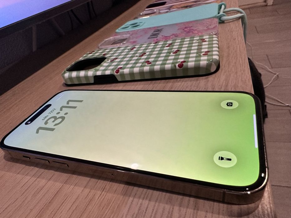 Iphone 14 pro max dourado