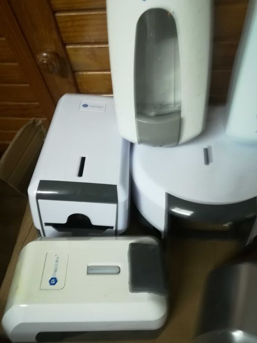 Dispensador de álcool gel papel higiénico etc