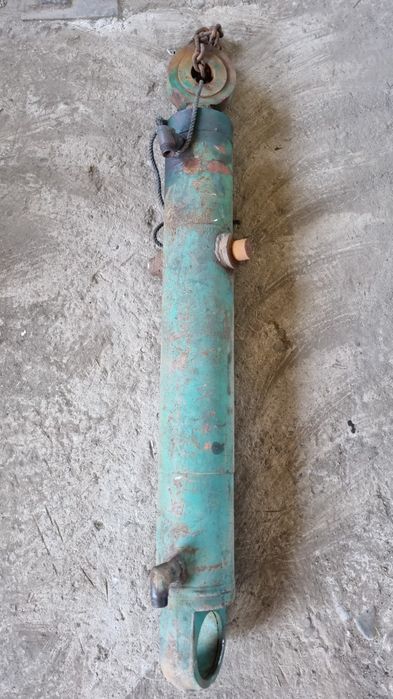 Гідравлічні циліндри різних розмірів