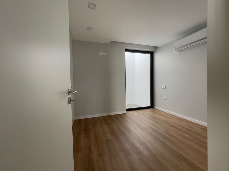 Arrenda-se apartamento T2 - Oliveirinha - Aveiro