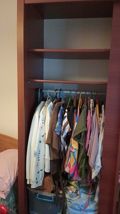 Roupeiro e cómoda com espelho