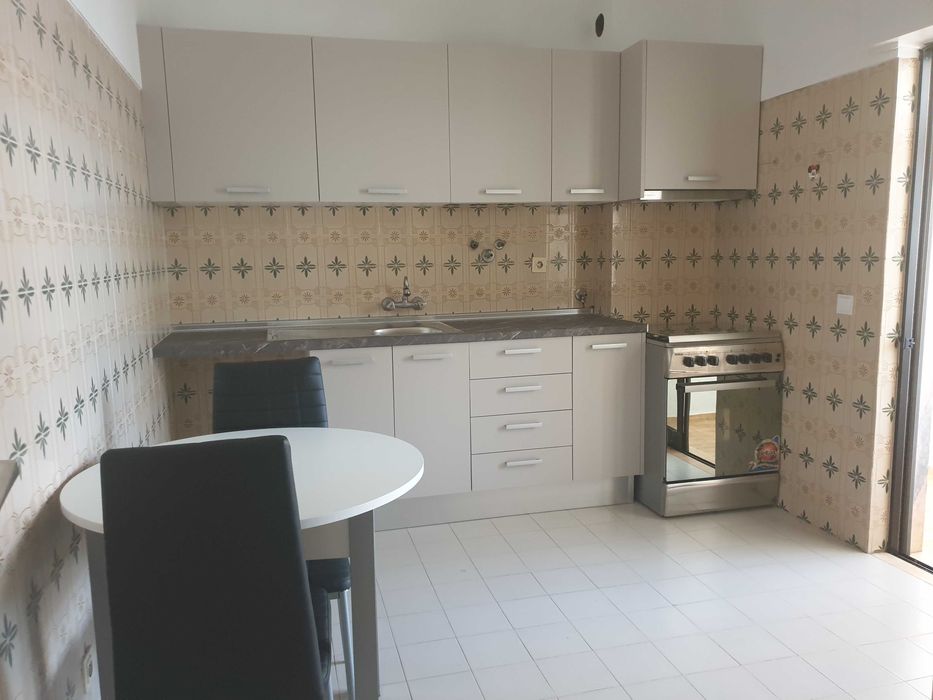 Apartamento por arrendar