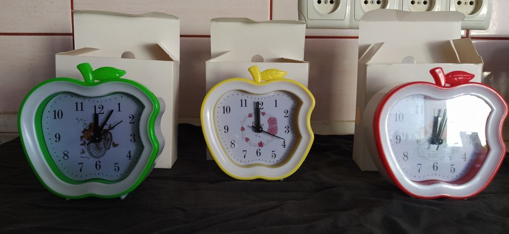 Часы будильник яблоко