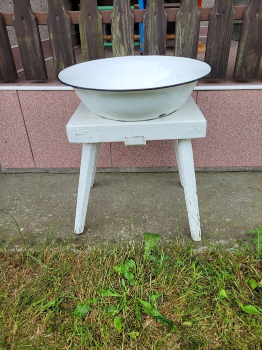 Stary ciosany stołek retro z grubym blatem- rękodzieło, antyk
