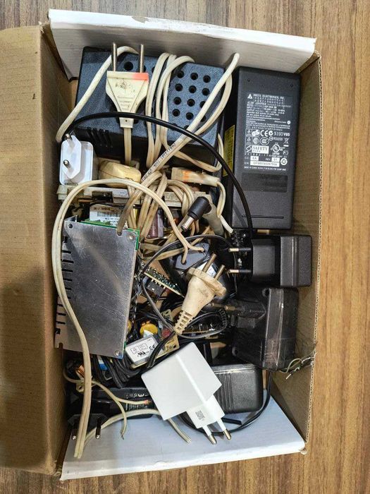 13 блоков питания + ИБП Mustek Power Must 400 plus (комплектом)