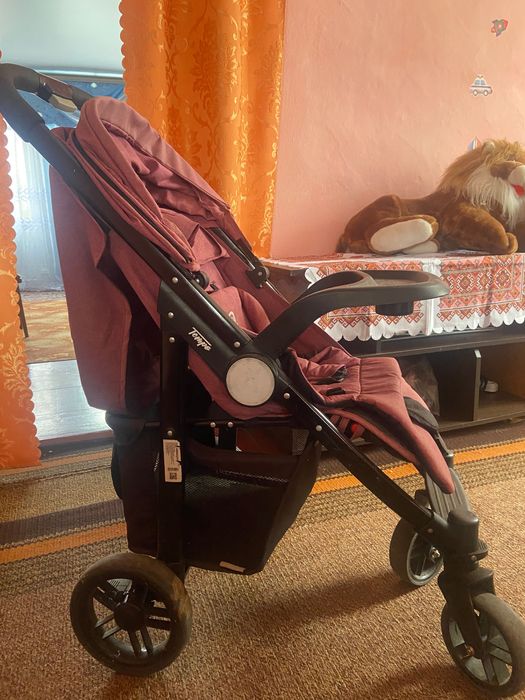 Дитячий візочок для дівчинки