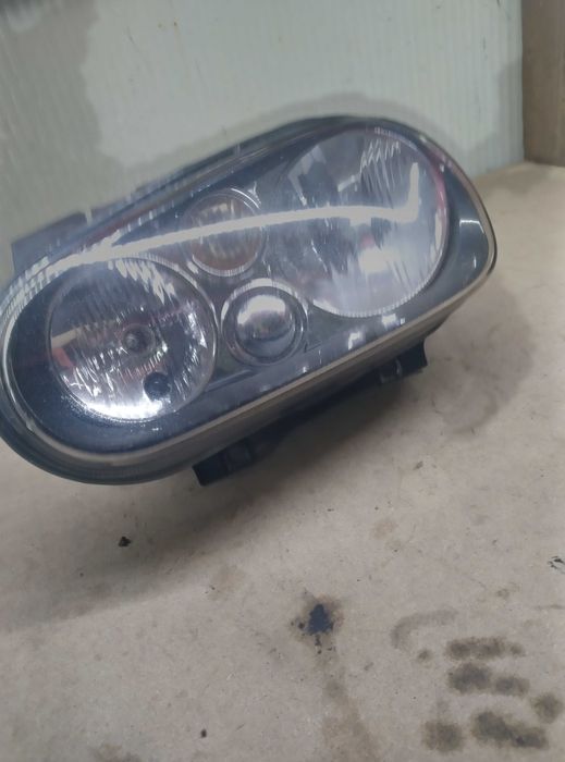 Golf IV lamap lewa czarna orginalna 1J1