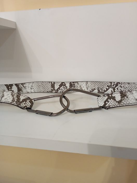 Новий жіночий пасок Guess
