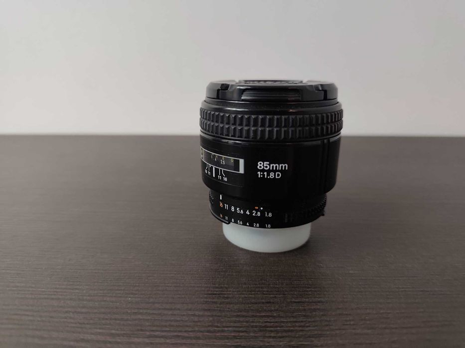 Nikon 85mm f/1.8 D