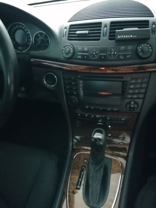 Mercedes E270 em ótimo estado