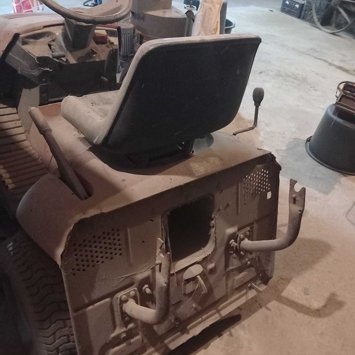 Trator de cortar relva