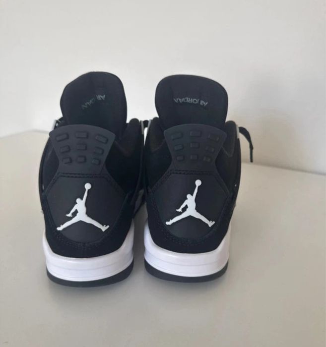 Jordan 4 white thunder
