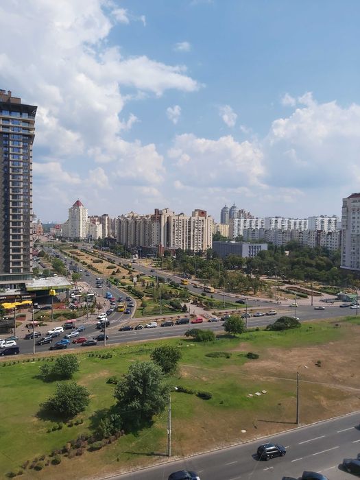 Продаж видової квартири Оболонь пл,Мінська Смарт Плаза