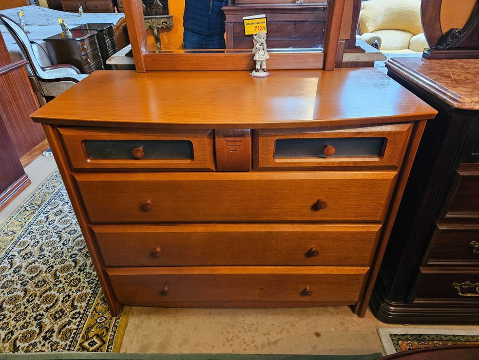 Cómoda com espelho - óptimo estado geral