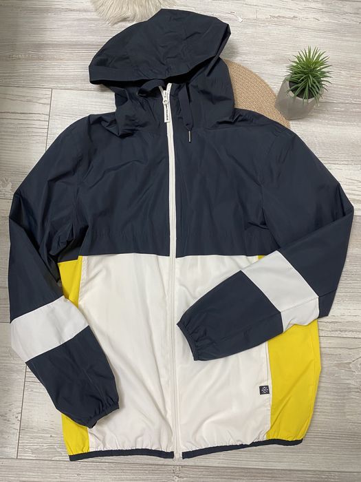 Чоловіча вітровка pull and bear