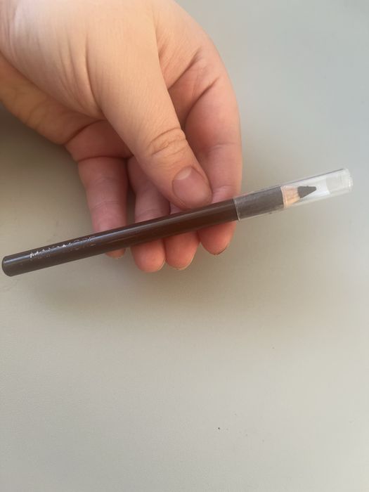 Brązowa kredka do oczu MAX&MORE