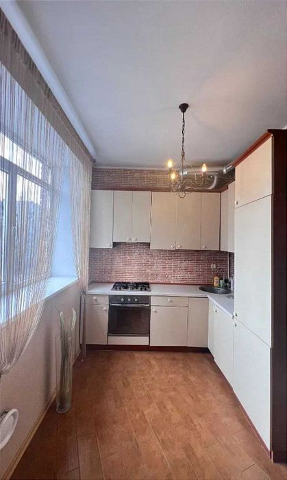 Продам 2к Героев Крут Сталинка Центр Нагорка