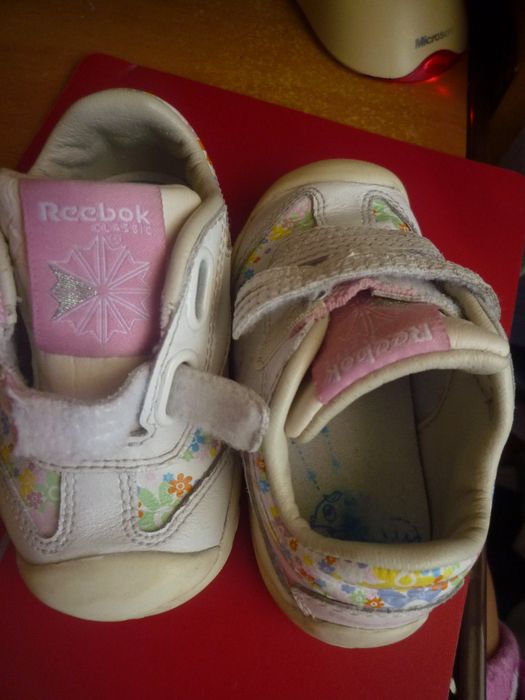 Ténis Reebok de bebé menina nº 19.5, sola rija Bom Estado