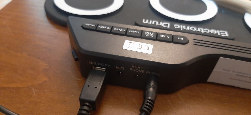 Bateria Eletrónica compacta.