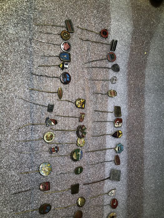 Alfinetes de lapela antigos