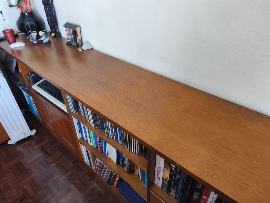 Móvel Aparador/Biblioteca em madeira maciça