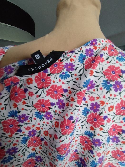 R.46 zwiewna bluzeczka bez rękawów w kwiatuszki plus size