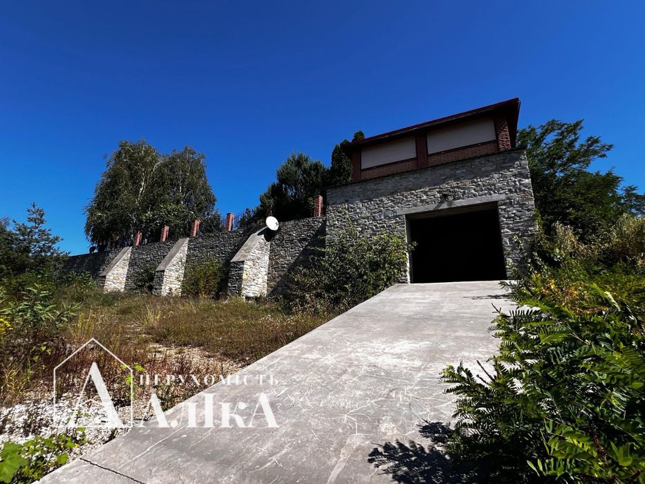 Продам великий маєток в неймовірному місці на березі річки Дністер