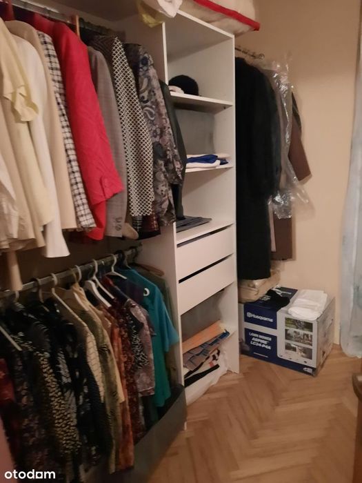 Urokliwy cichy przestronny dom wolnostojący, duży garaż oraz działki.