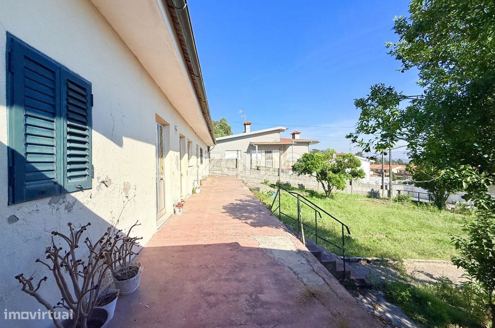Moradia Térrea com 766 m² de Terreno e Poço