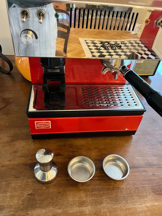 Quick Mill Retro vintage ciśnieniowy kolbowy ekspres z młynkiem