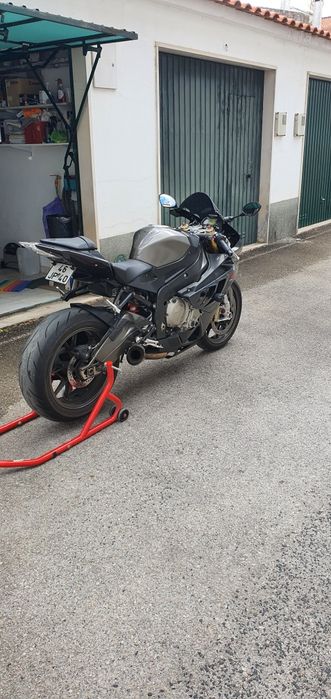Vende se bmw s1000rr