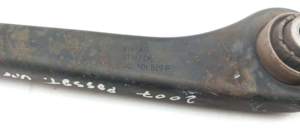 Braço de suspensão trás esquerdo VOLKSWAGEN Passat (3C2)