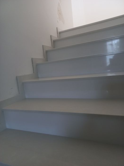 Schody parapety z kamienia granitu marmuru lub konglomeratu