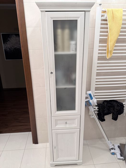 Witrynka wąska stan dobry.