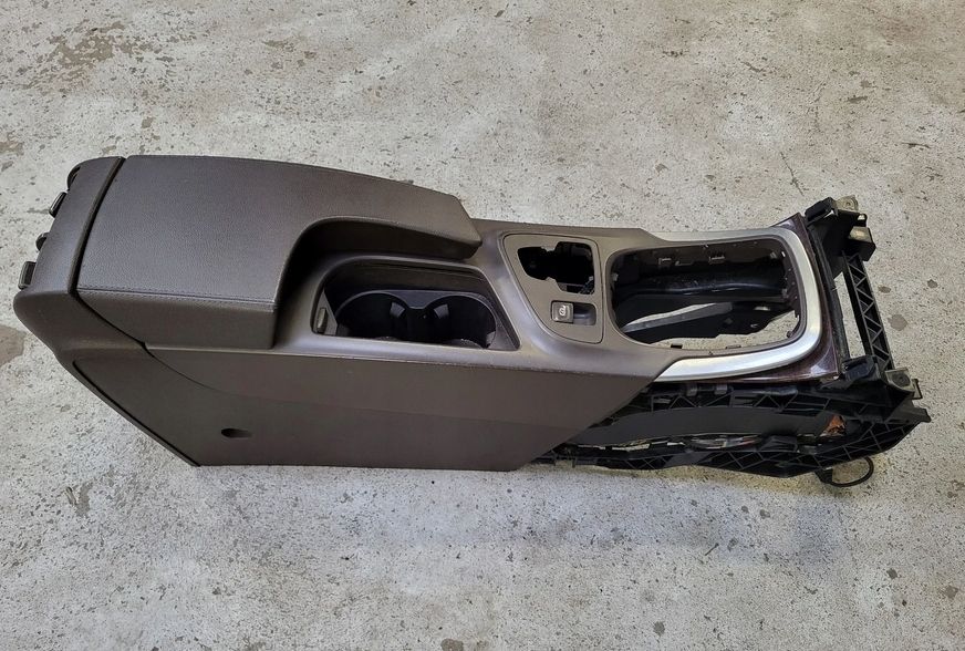podłokietnik tunel środkowy przetwornica 230v opel insignia a brązowy brąz