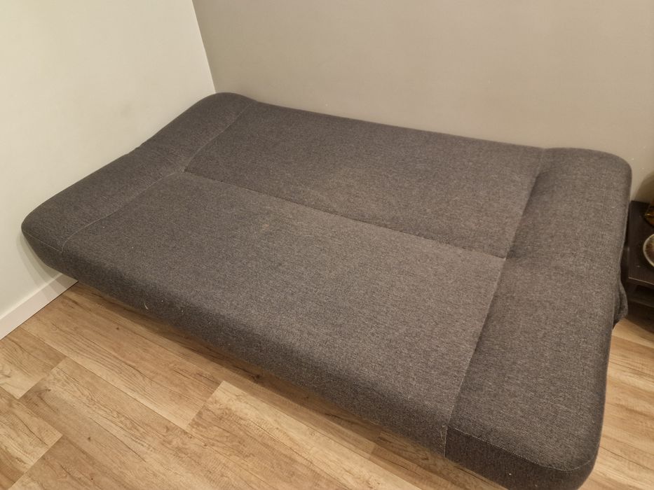 Rozkładana wersalka z pojemnikiem