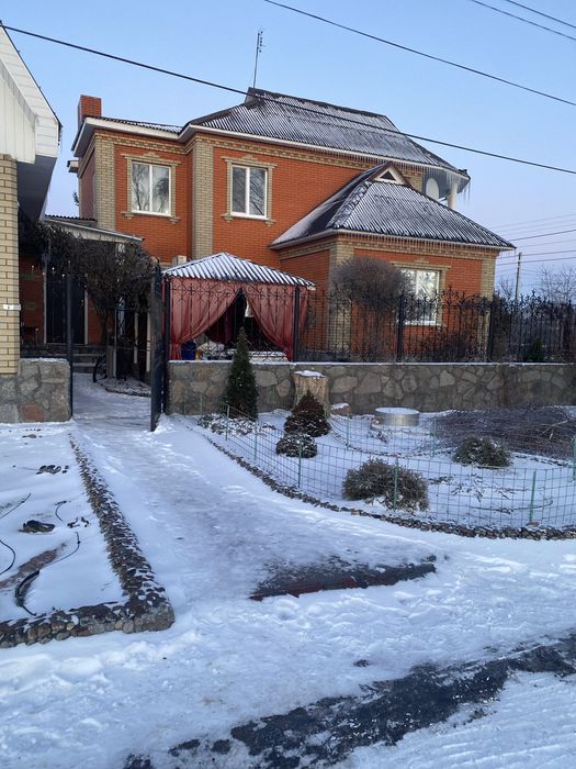 Продам будинок в центрі селища Градизьк Полтавська обл