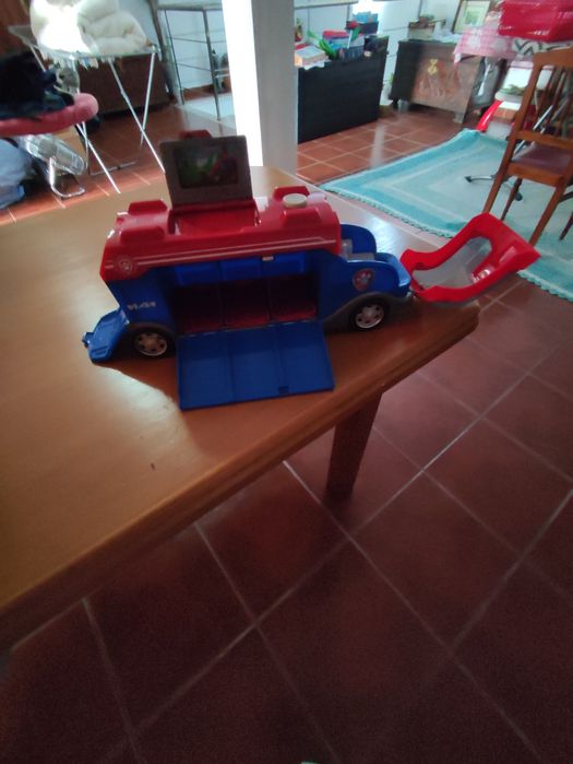 Patrulha Pata: carros, computador e autocarro