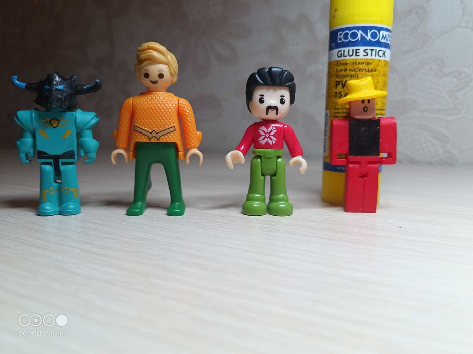 Продам іграшки роблокс та лего