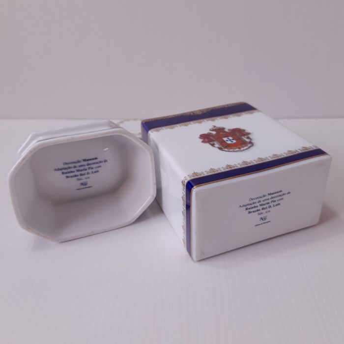 Frasco de chá e saleiro antigo porcelanas NG