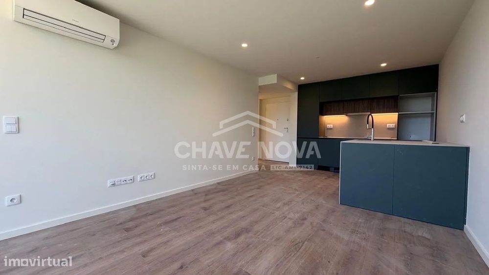Apartamento T1 NOVO Varanda Garagem Gym CO