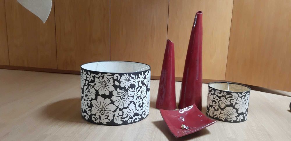 abajour de teto e secretária