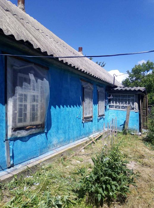 Земельна ділянка з хатиною