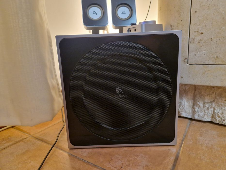 Colunas e subwoofer Logitech