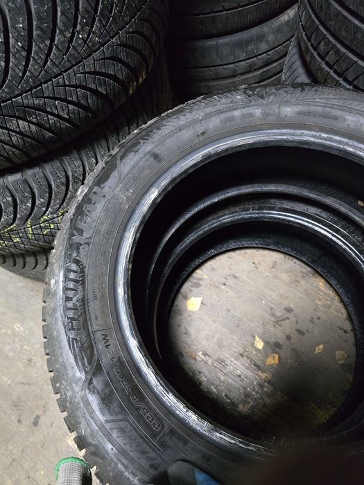 225/55R17 Goodyear Vector4season Gen-3 24р
