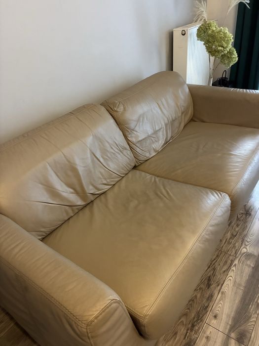 Kanapa ze skóry Etap Sofa i dwie pufy