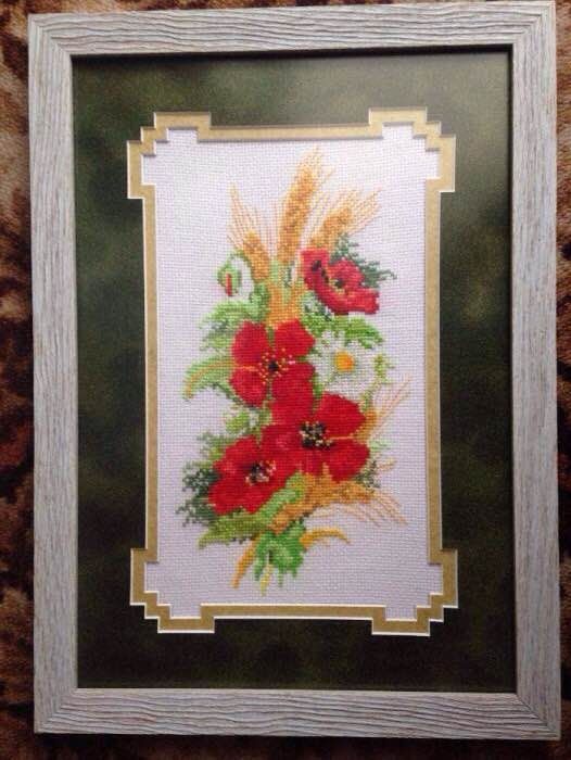 Картина вышитая крестиком Маки